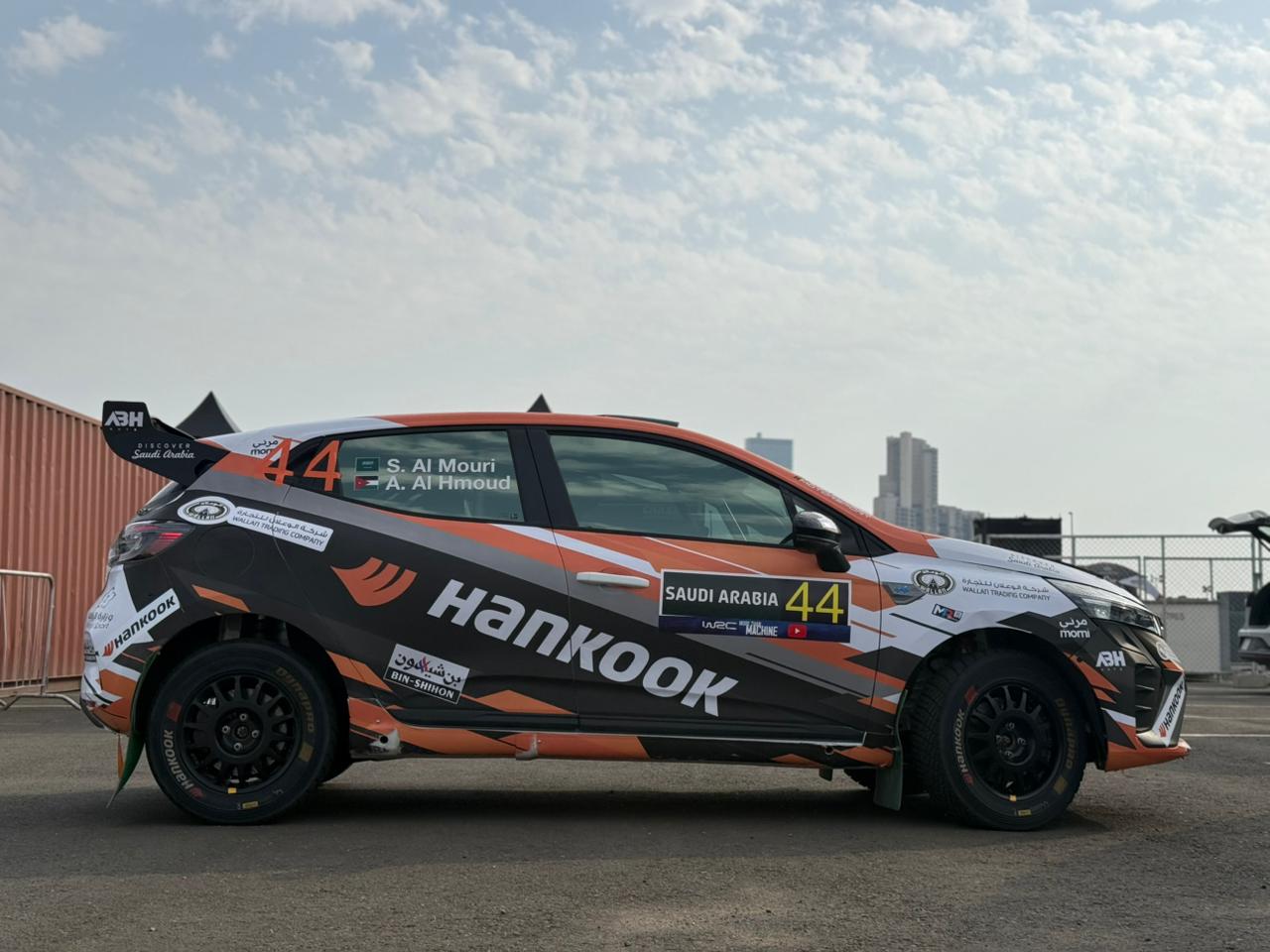 بطل فريق هنكوك السعودية سعيد الموري يشارك في رالي جدة بدعم مجموعة بن شيهون وشركة الوعلان للتجارة