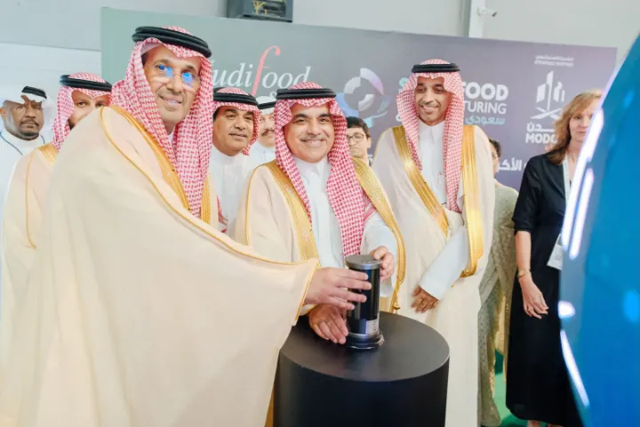 المهندس خليل بن إبراهيم بن سلمة يفتتح أكبر تجمع متكامل لصناعة الأغذية في السعودية مع انطلاق معرضي «سعودي فود» و«سعودي فود للتصنيع» في جدة