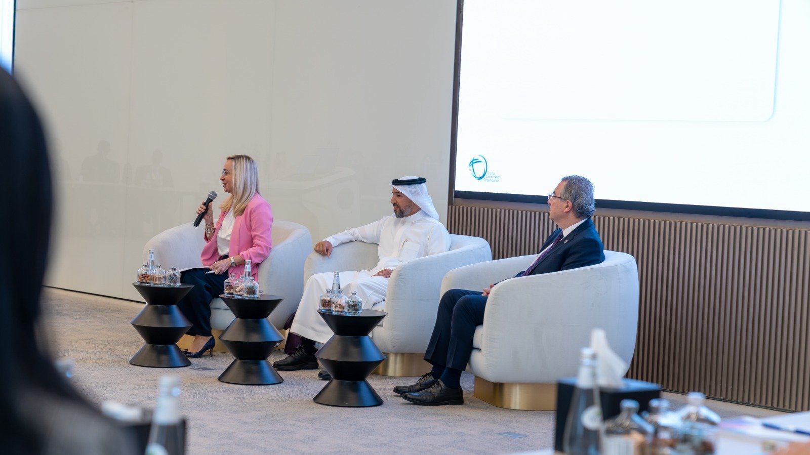 «عِلم» تستضيف طاولة مستديرة رفيعة المستوى مع البنك الدولي ومنظمة التعاون الرقمي
